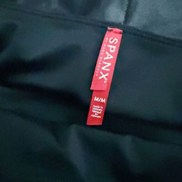 SPANX | SPANXshape™ Faux Leather Leggings Black stretch Tummy Control | Medium - Picture 6 of 8